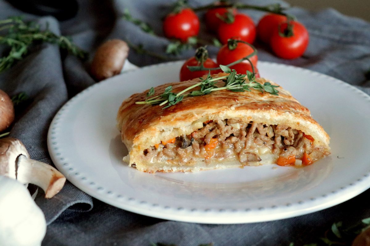 Blätterteigstrudel mit Hackfleischfüllung