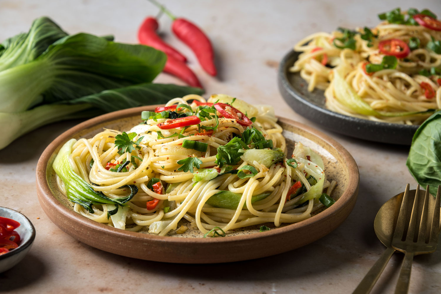 Knoblauch-Chili-Pasta mit gebratenem Pak Choi