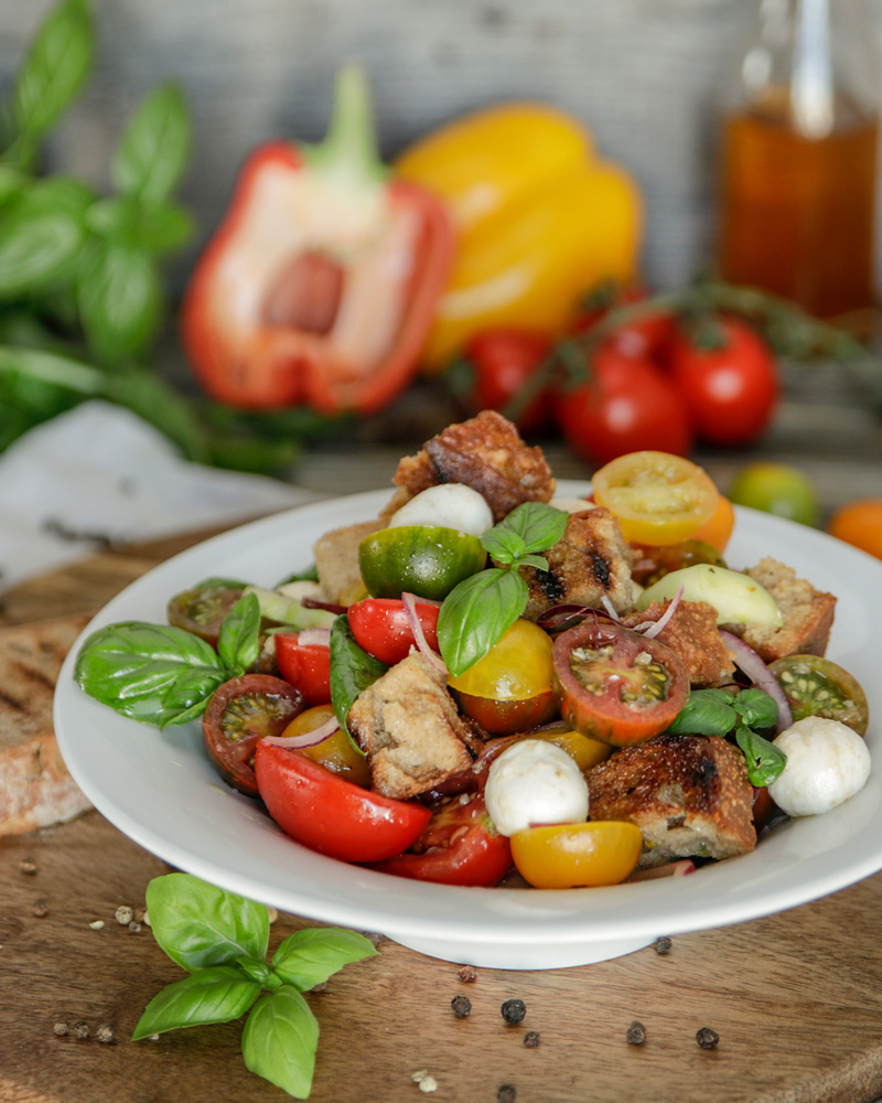 Panzanella mit Mozzarella