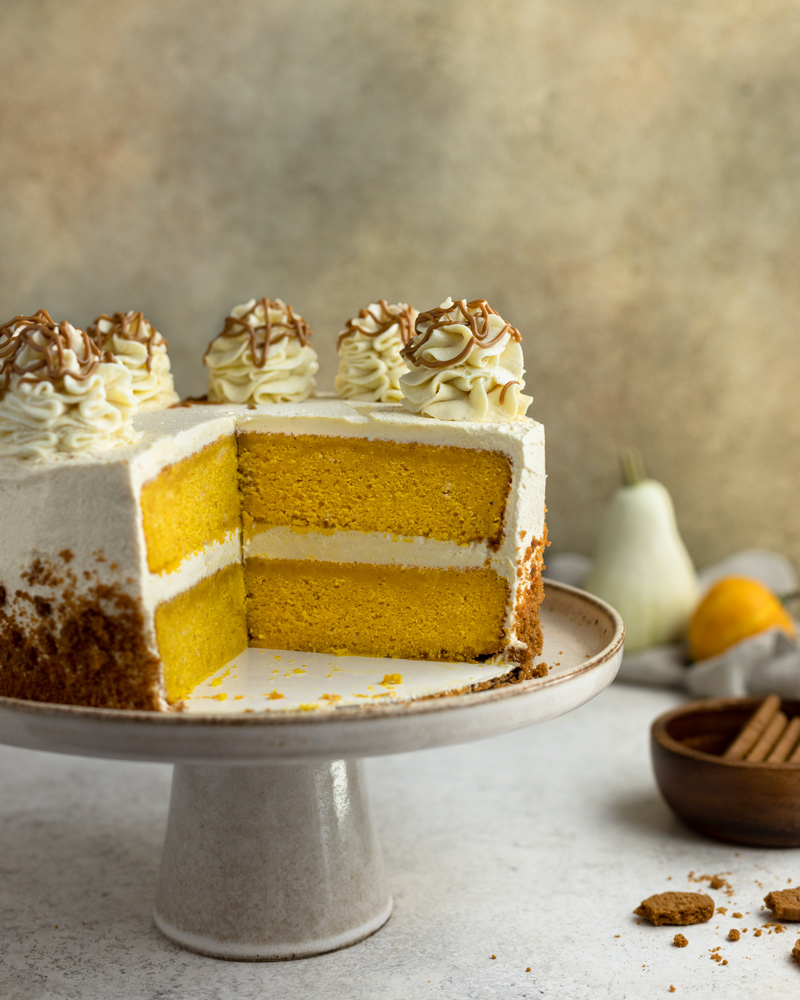 Kürbis-Torte gefüllt mit Chai-Frischkäse-Frosting