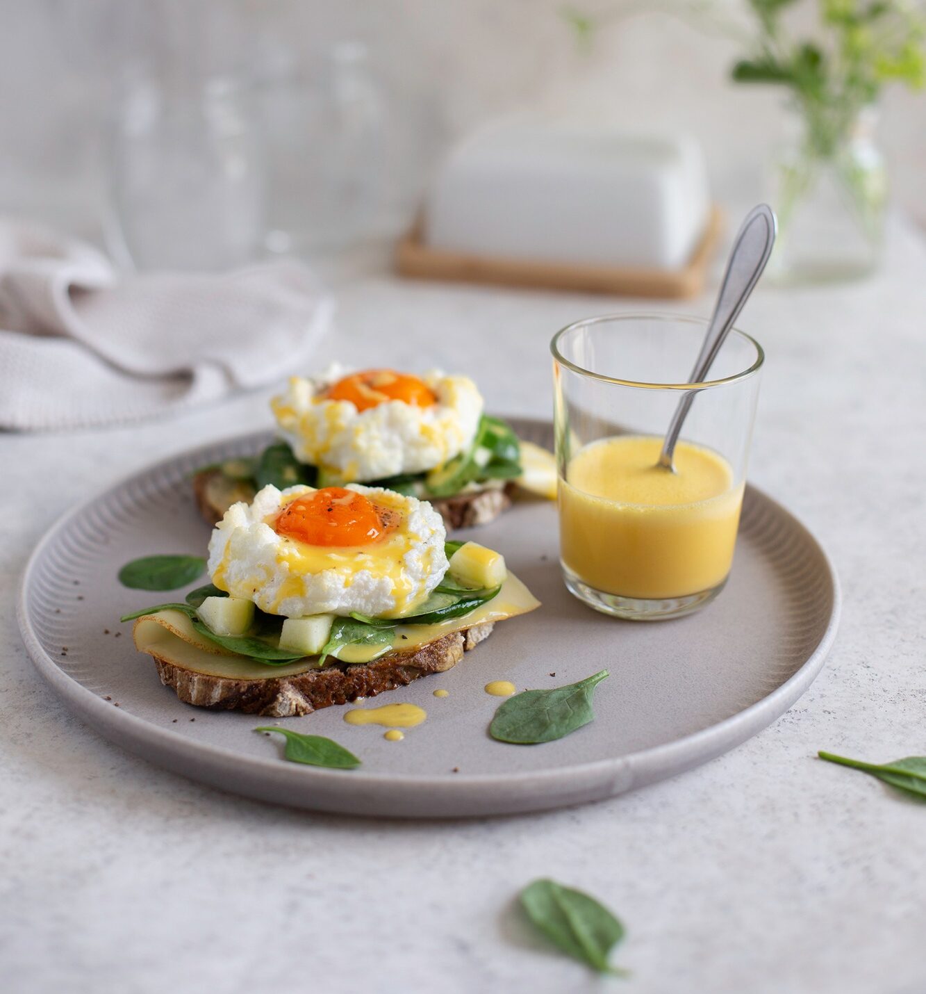 Cloud Eggs Florentine